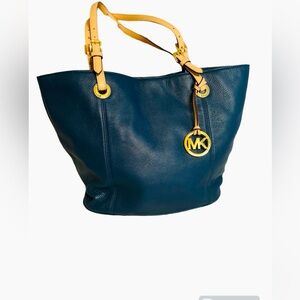 NWOT Michael Kors large  navy leather tote bag cream double straps